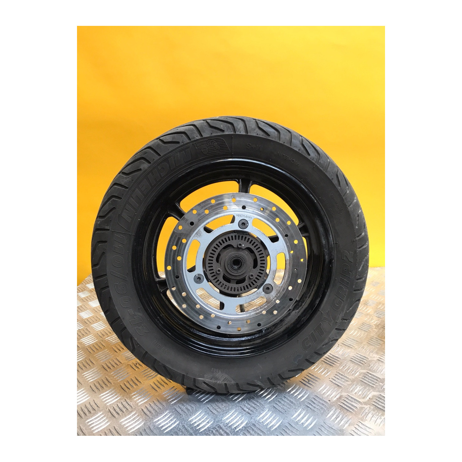 Roue avant complete pour SUZUKI BURGMAN 125 2018