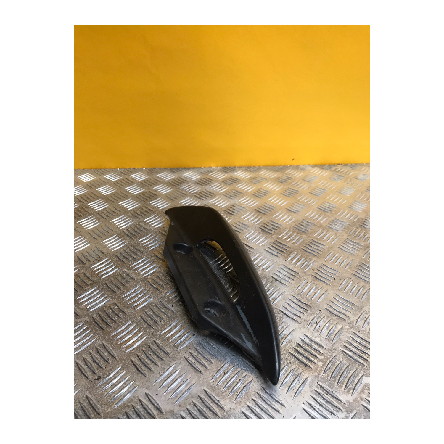 Poignée passager gauche pour SUZUKI BURGMAN 125 2018