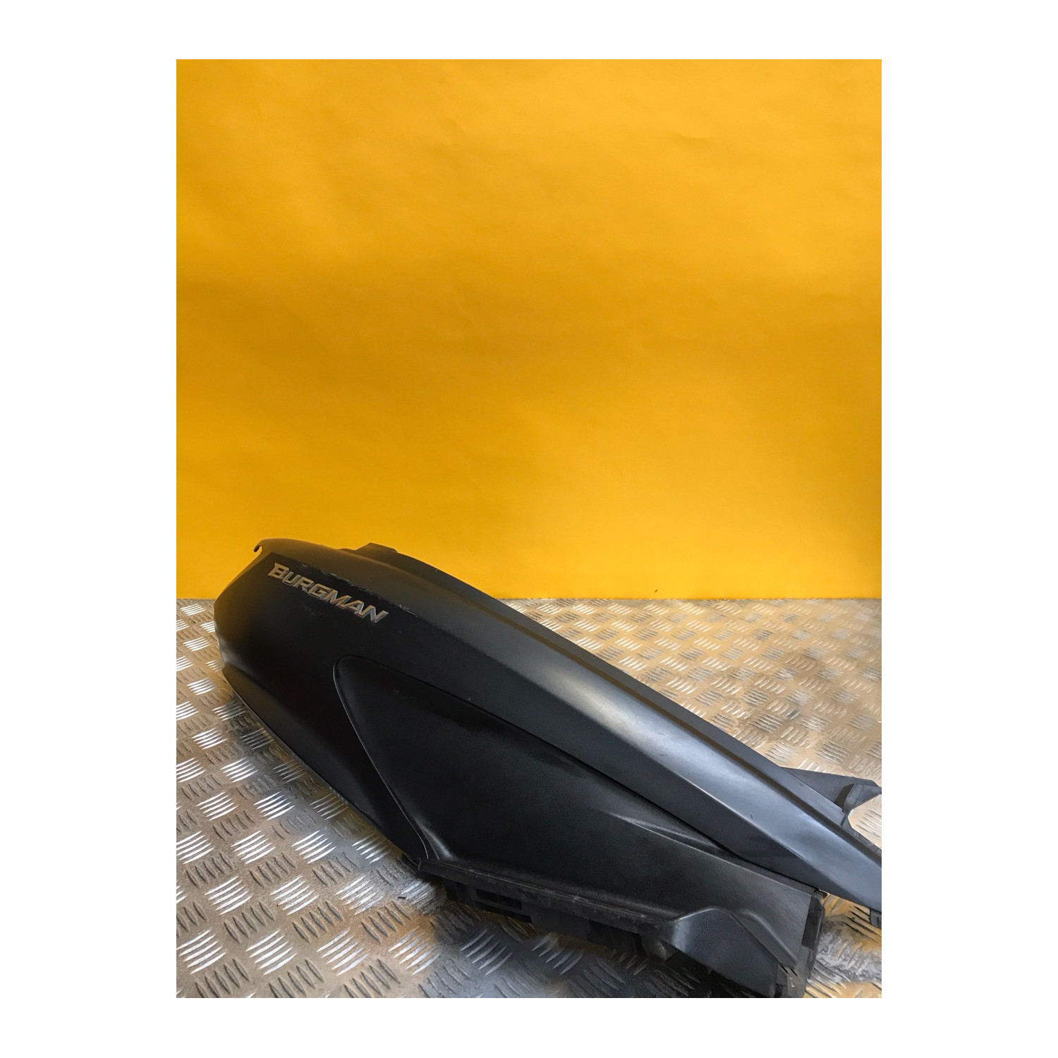 Cache latéral arrière sous selle droit pour SUZUKI BURGMAN 125 2018