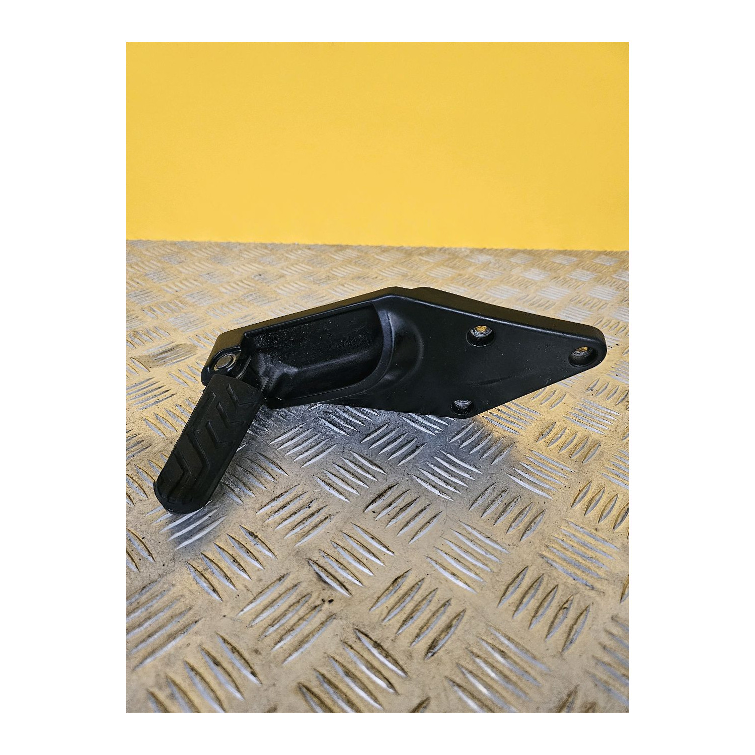 Platine repose pieds arrière gauche pour GILERA GP 800 2012