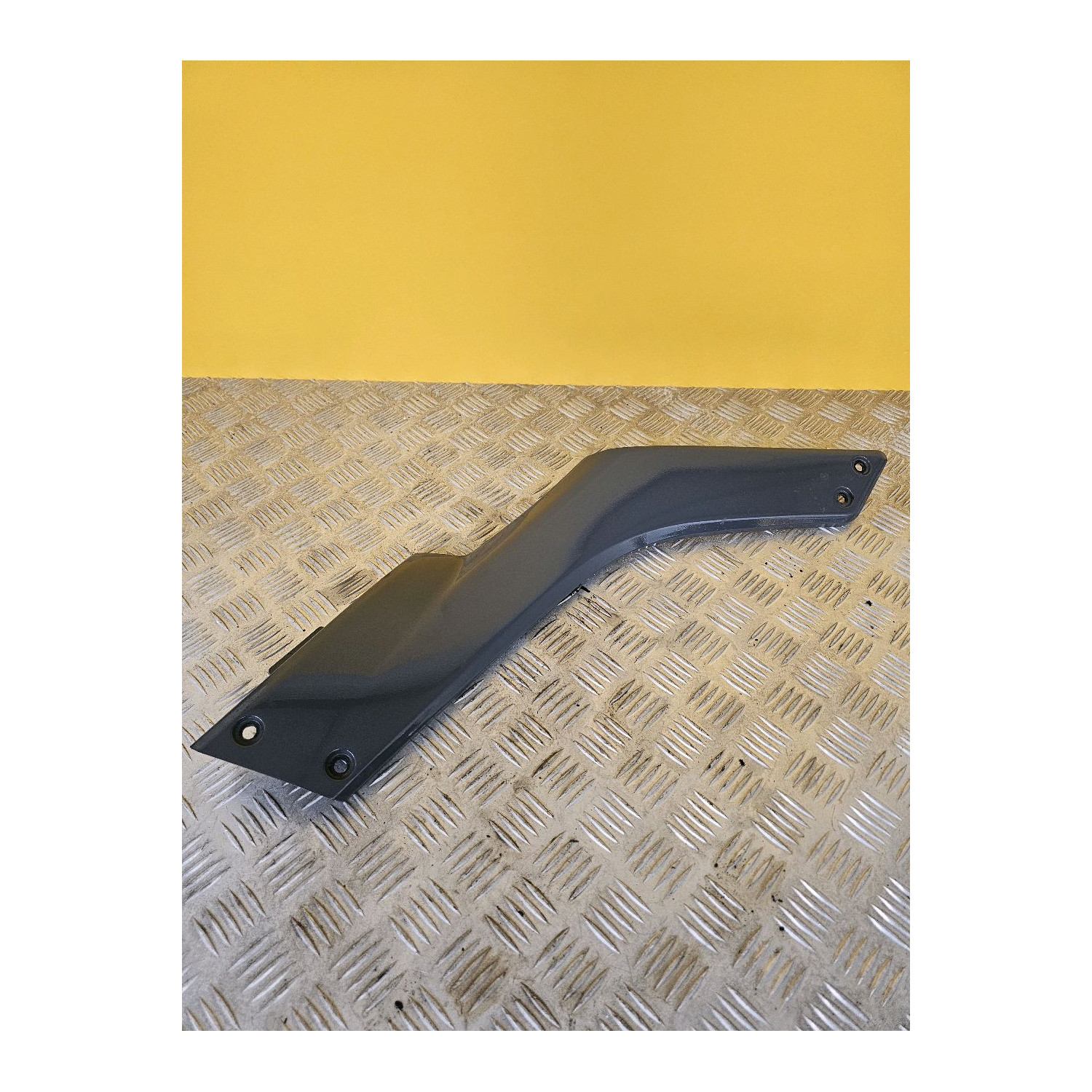 Cache laterale droit pour GILERA GP 800 2012