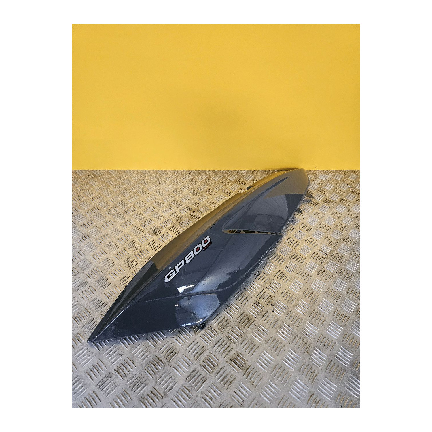 Flanc de carénage gauche pour GILERA GP 800 2012