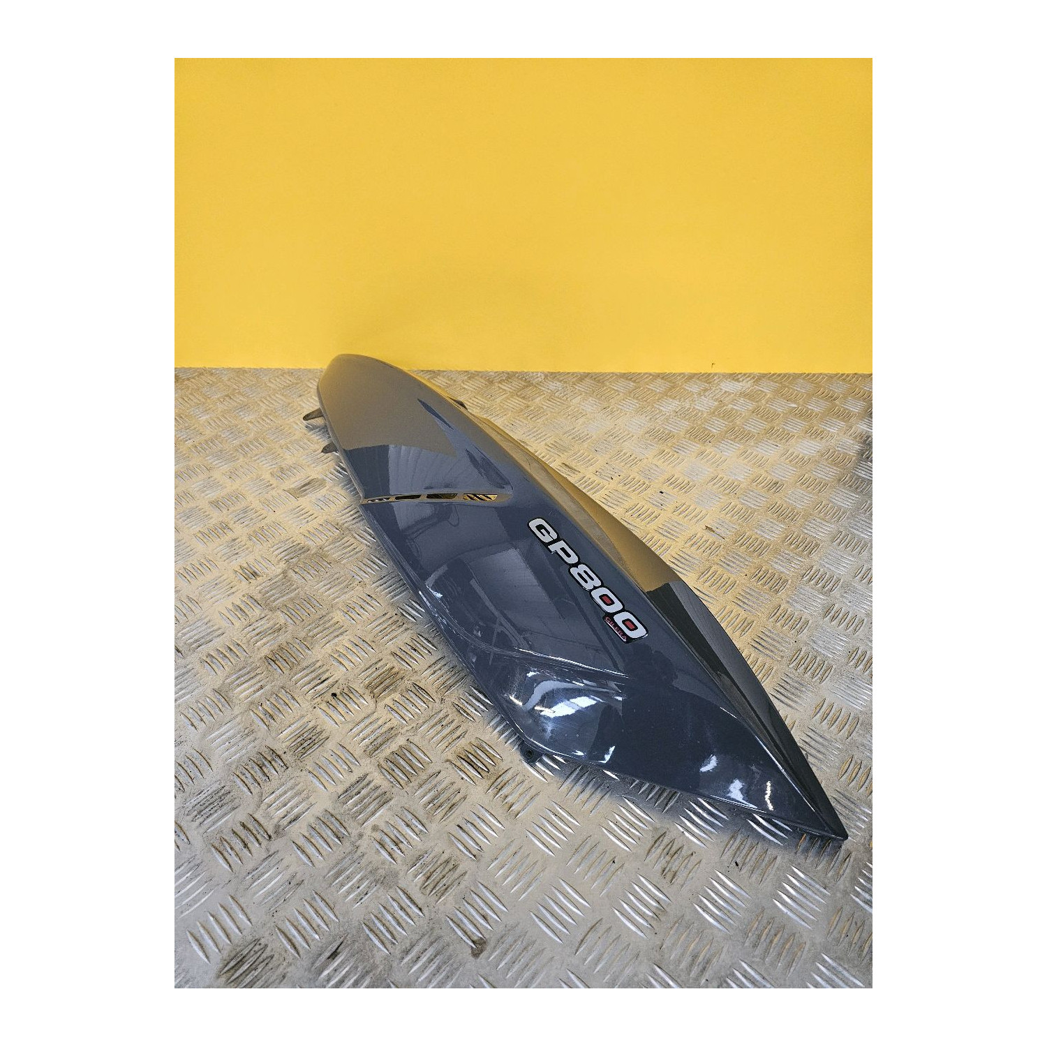 Flanc de carénage droit pour GILERA GP 800 2012