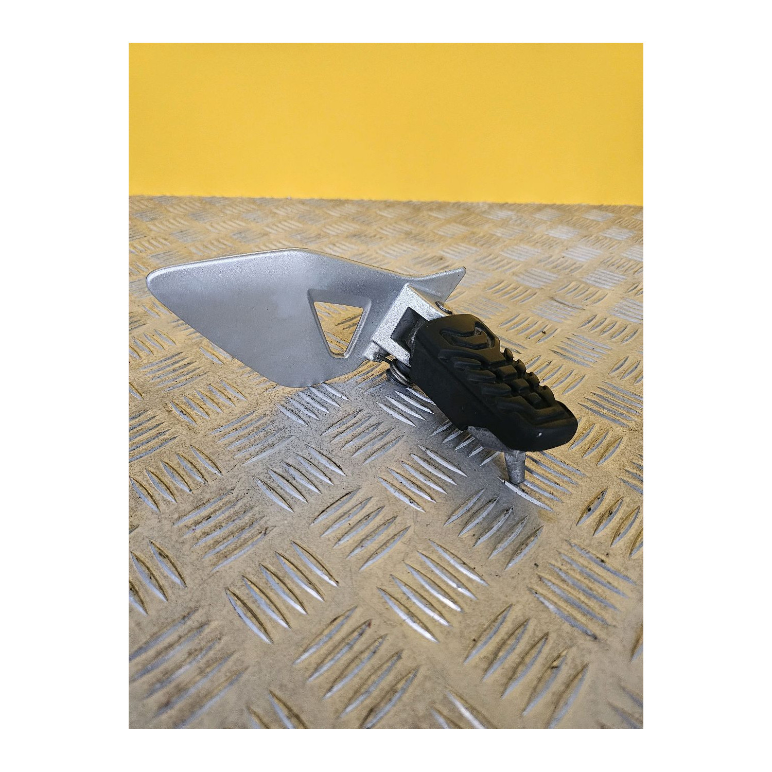 Platine repose pieds avant droite pour BMW R 1200 RT 2016