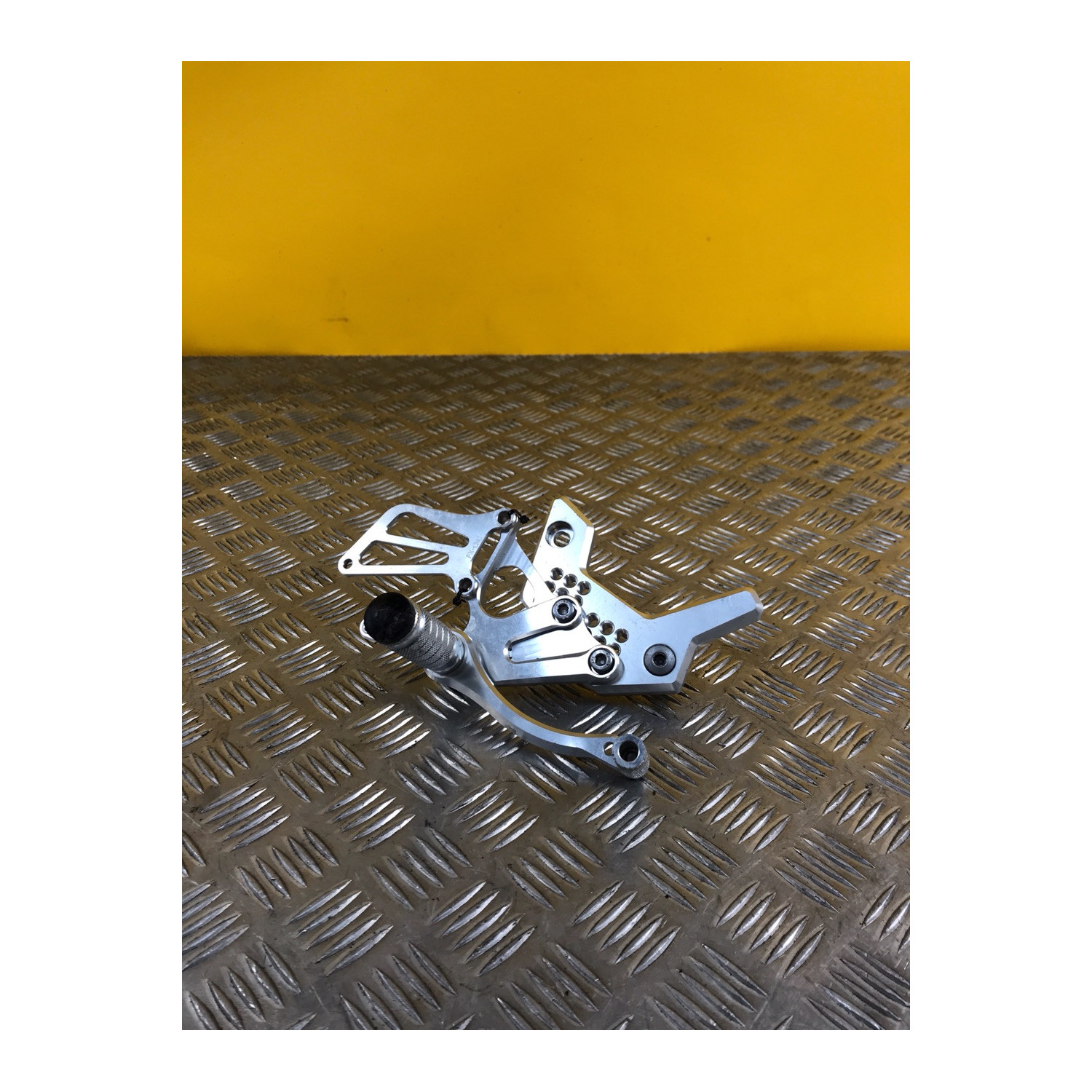 Platine repose pieds avant droite pour KAWASAKI Z 750 2005