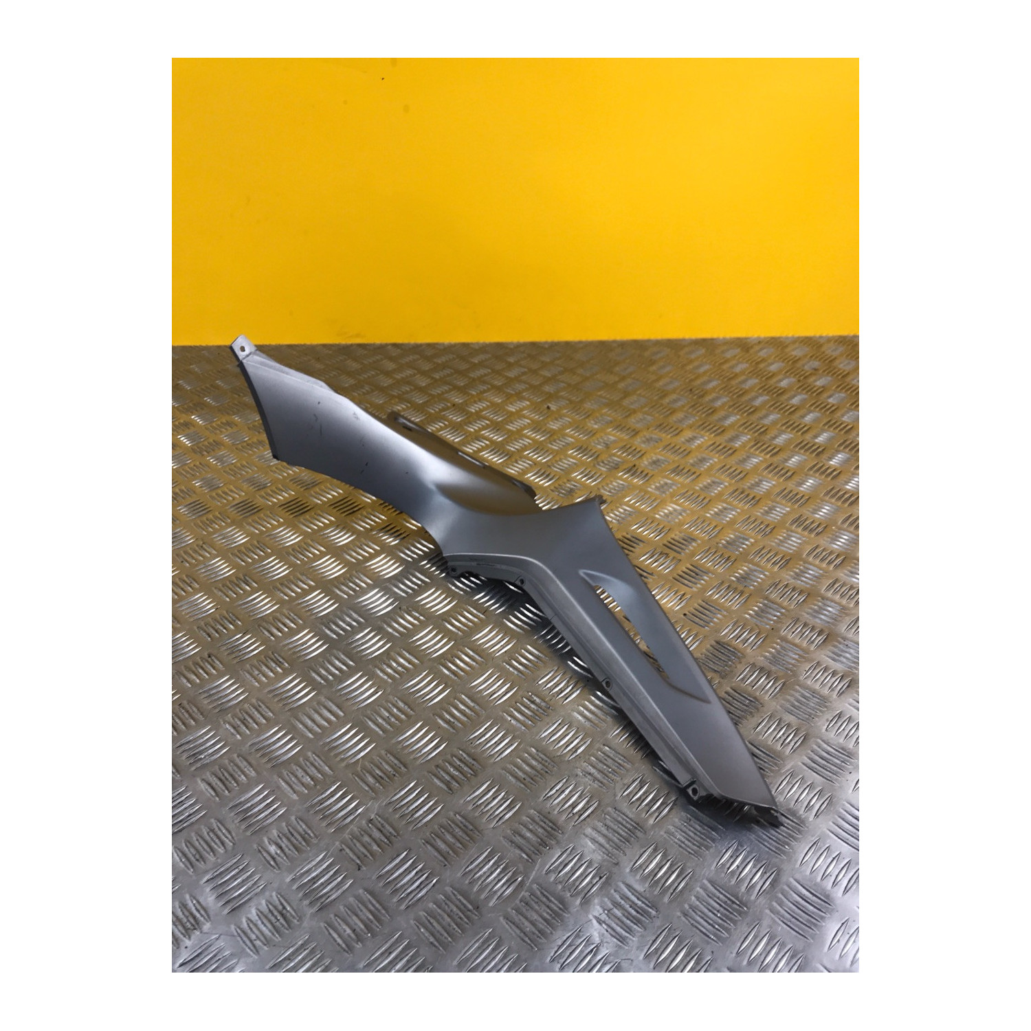Cache laterale droit pour PIAGGIO BEVERLY 350 2017