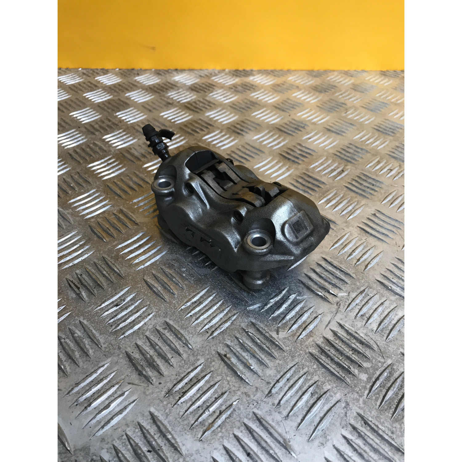 étriers de frein avant gauche pour KTM DUKE 890 2022