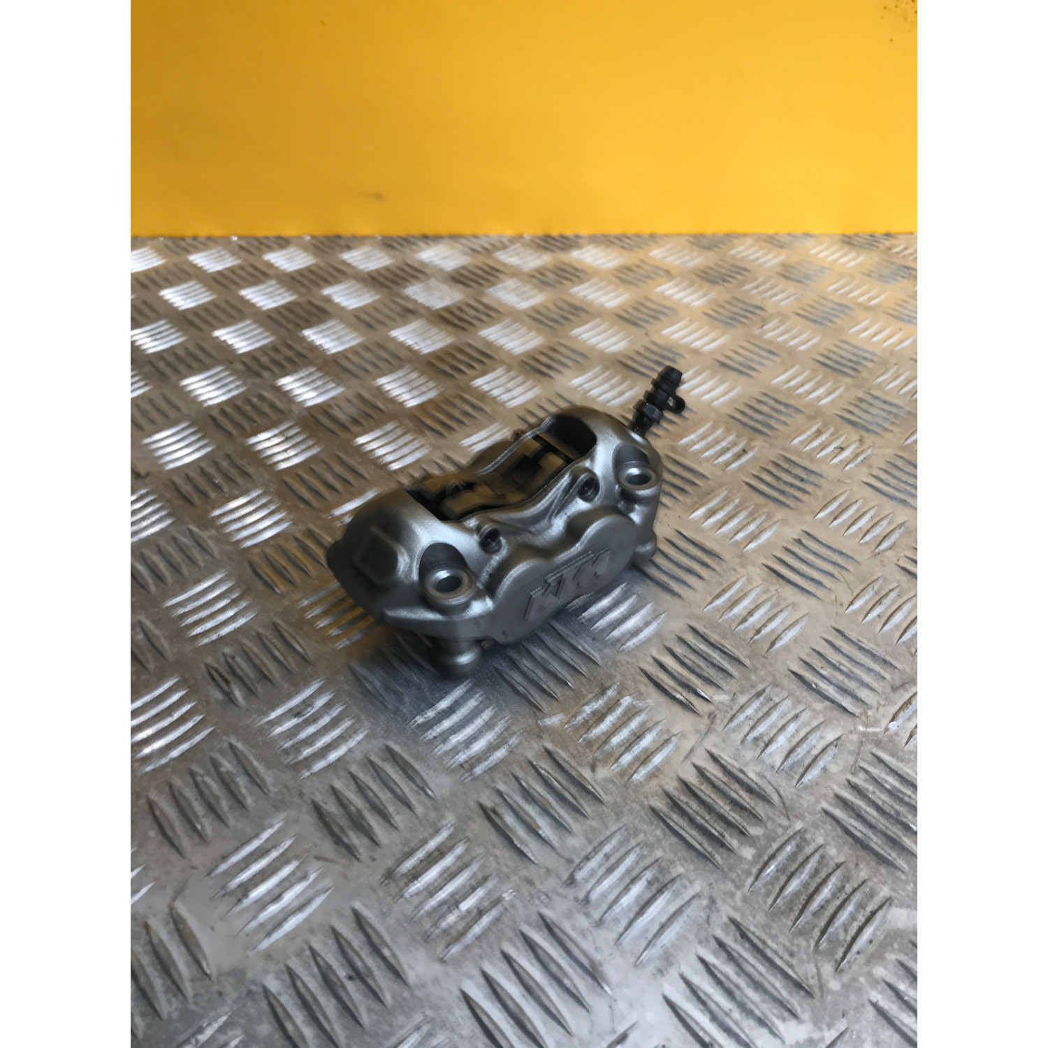 étriers de frein avant droit pour KTM DUKE 890 2022