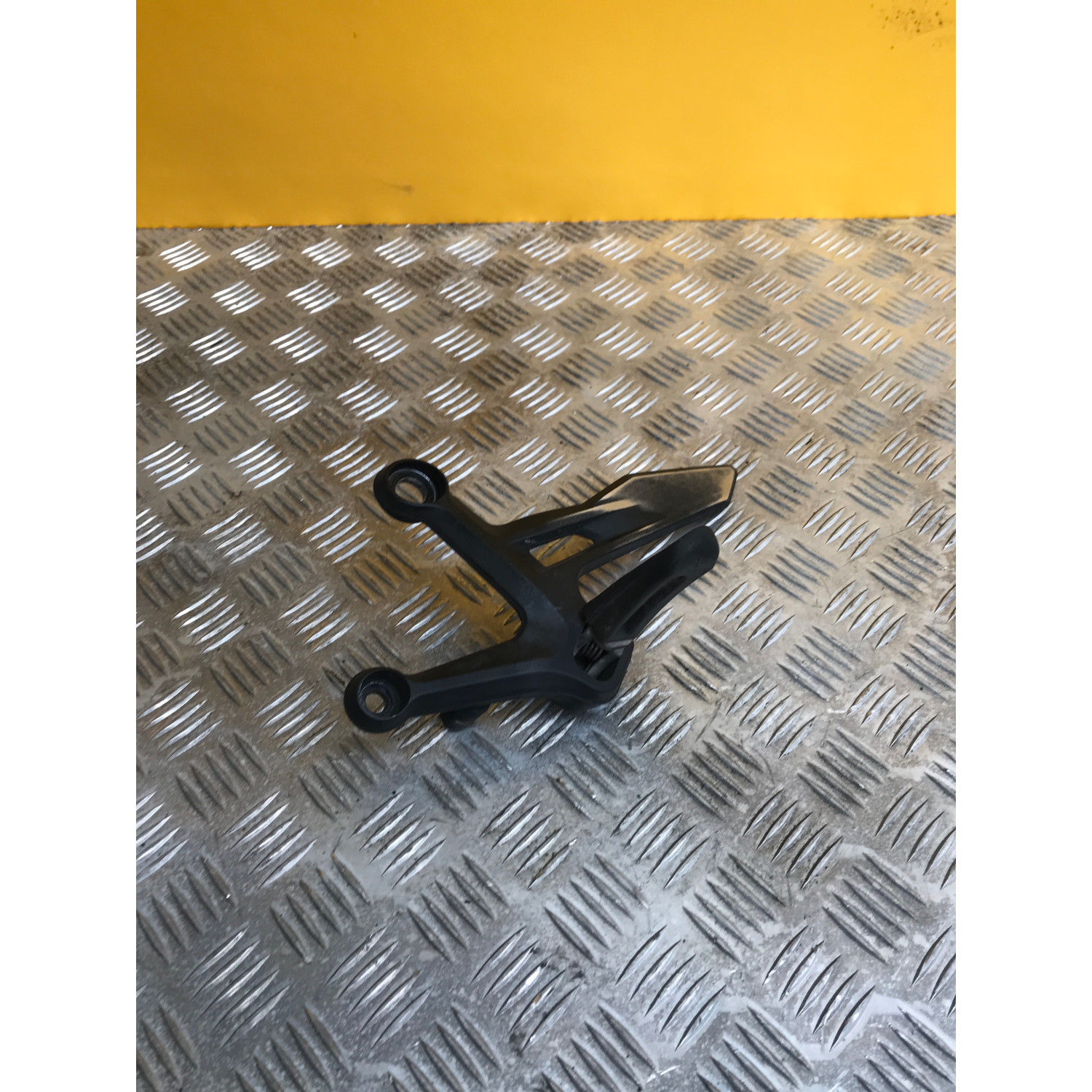 Platine repose pieds avant gauche pour KTM DUKE 890 2022