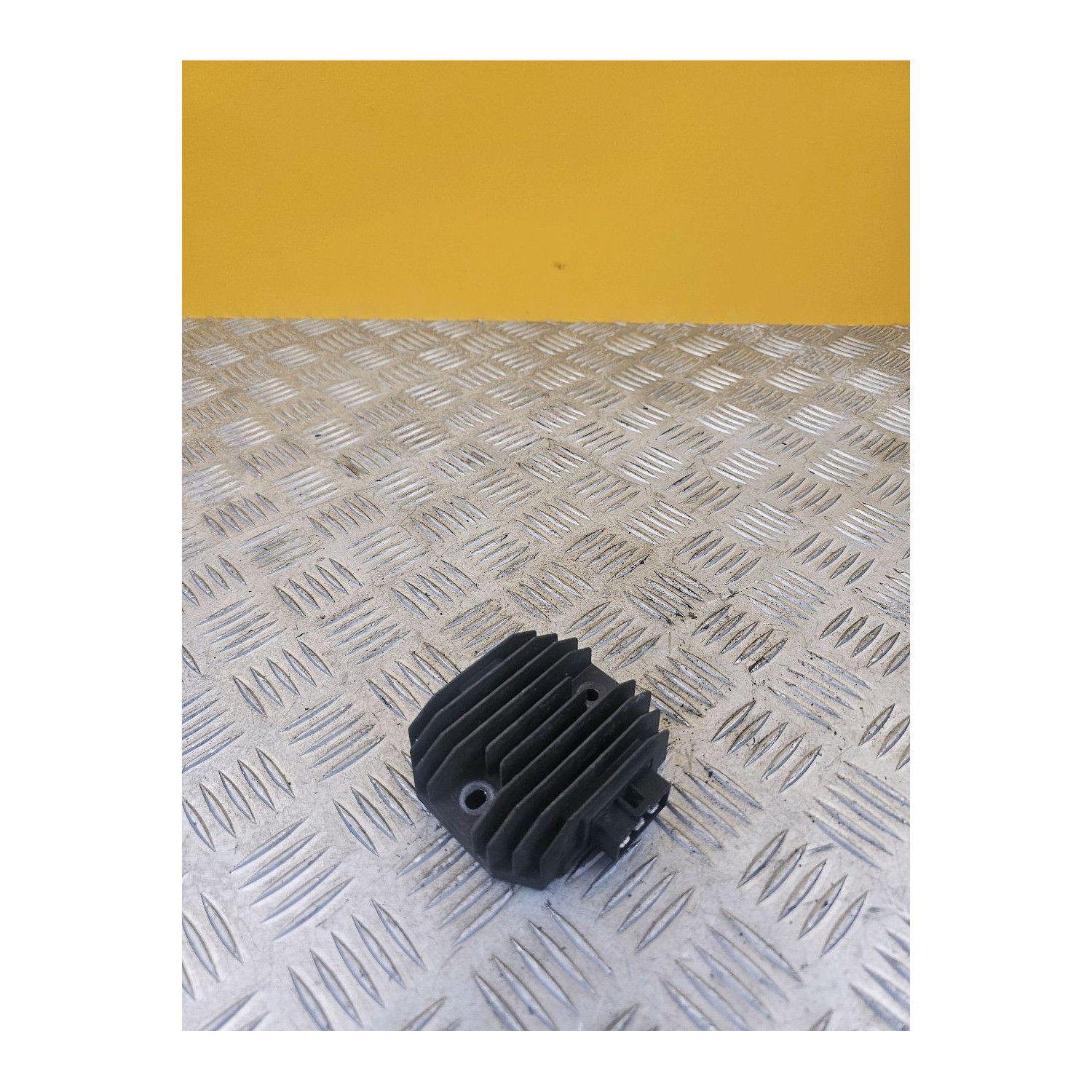 Régulateur de tension pour YAMAHA FAZER 600 2004