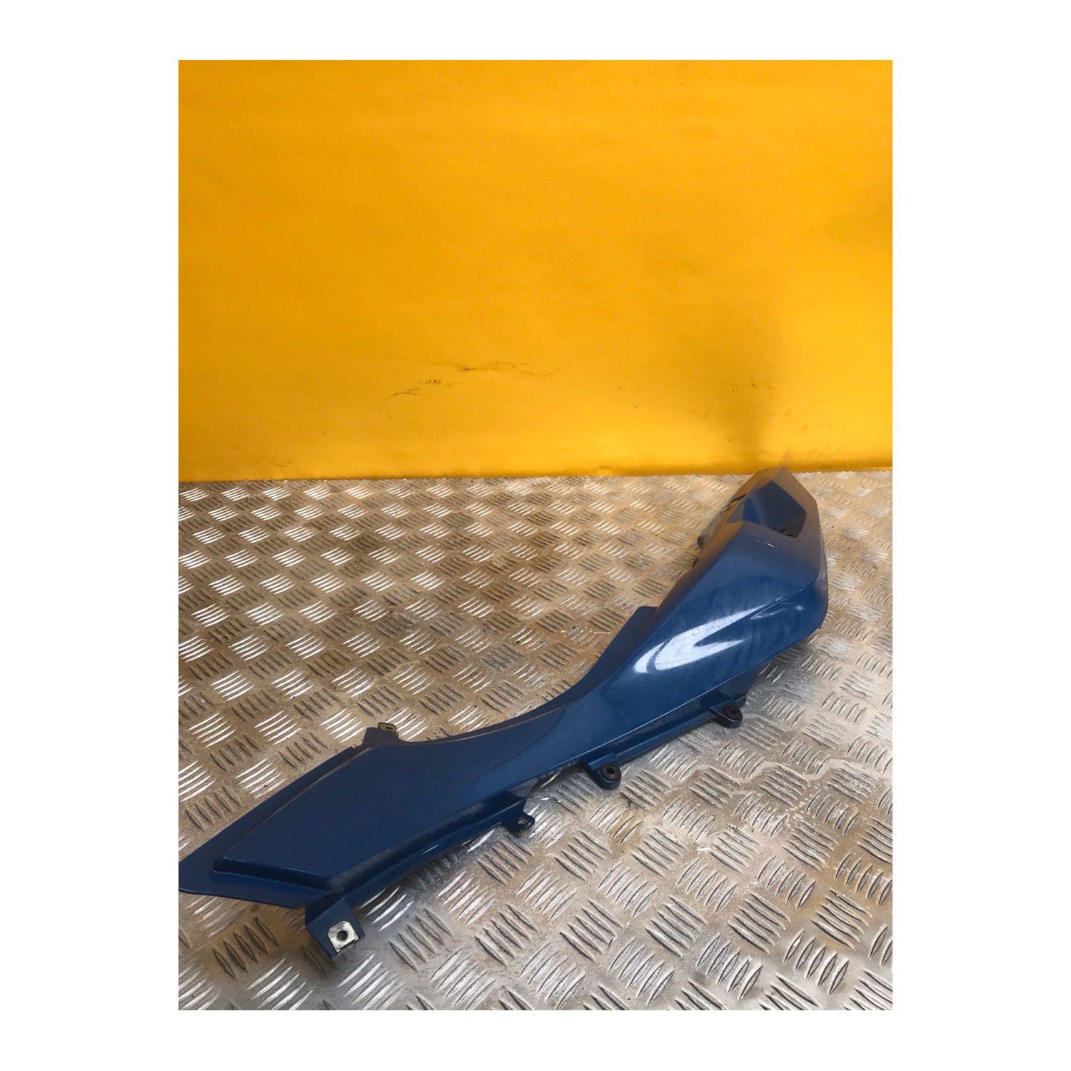 Cache latéral arrière sous selle gauche pour BMW R 1200 RT 2016