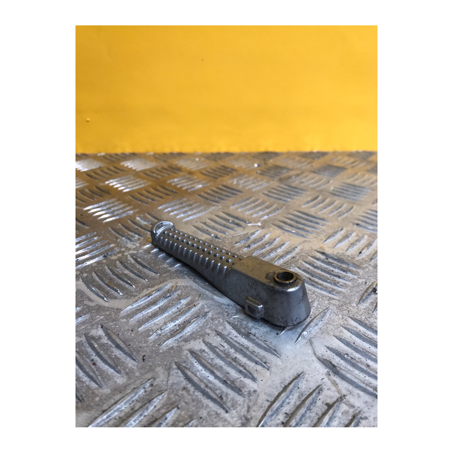 Repose pied arrière gauche pour PEUGEOT TKR 50 2006