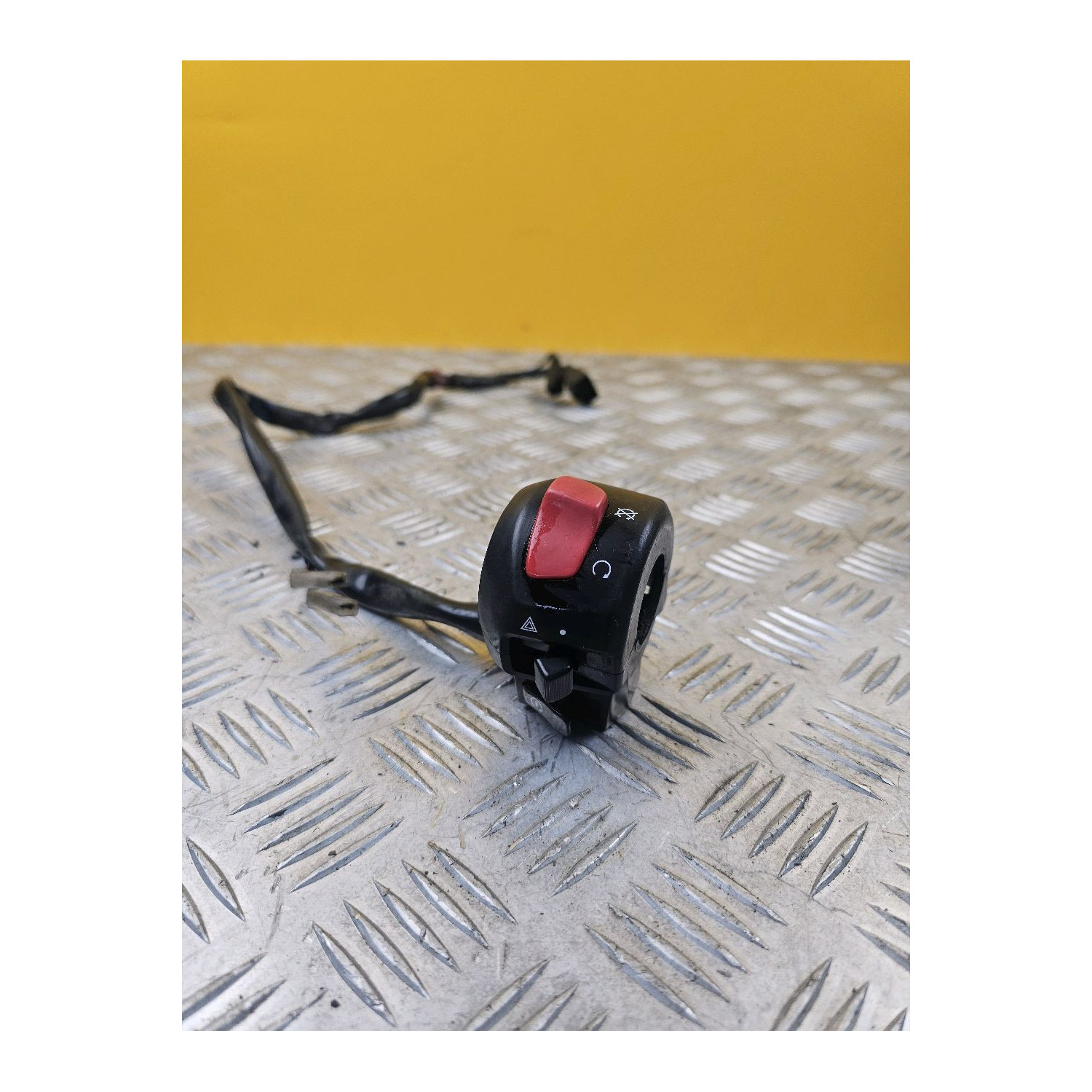 Commodo droit démarrage pour SUZUKI BURGMAN 400 2011
