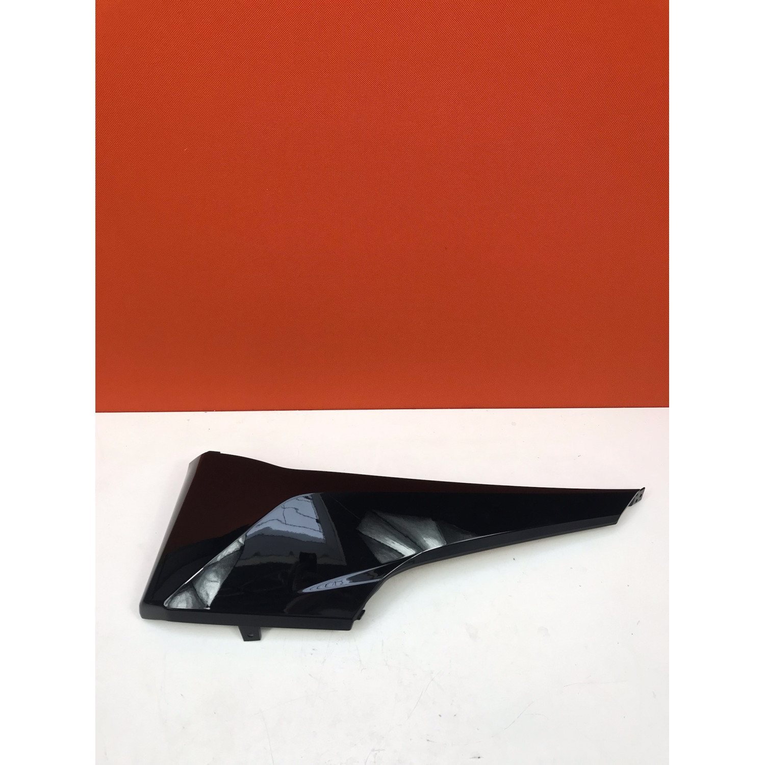 Cache latéral arrière sous selle gauche pour HONDA FORZA NSS 125 64432-K40-F000