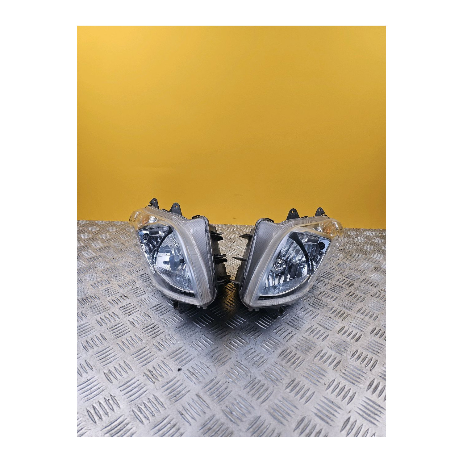 Phare avant pour SUZUKI BURGMAN 400 2011