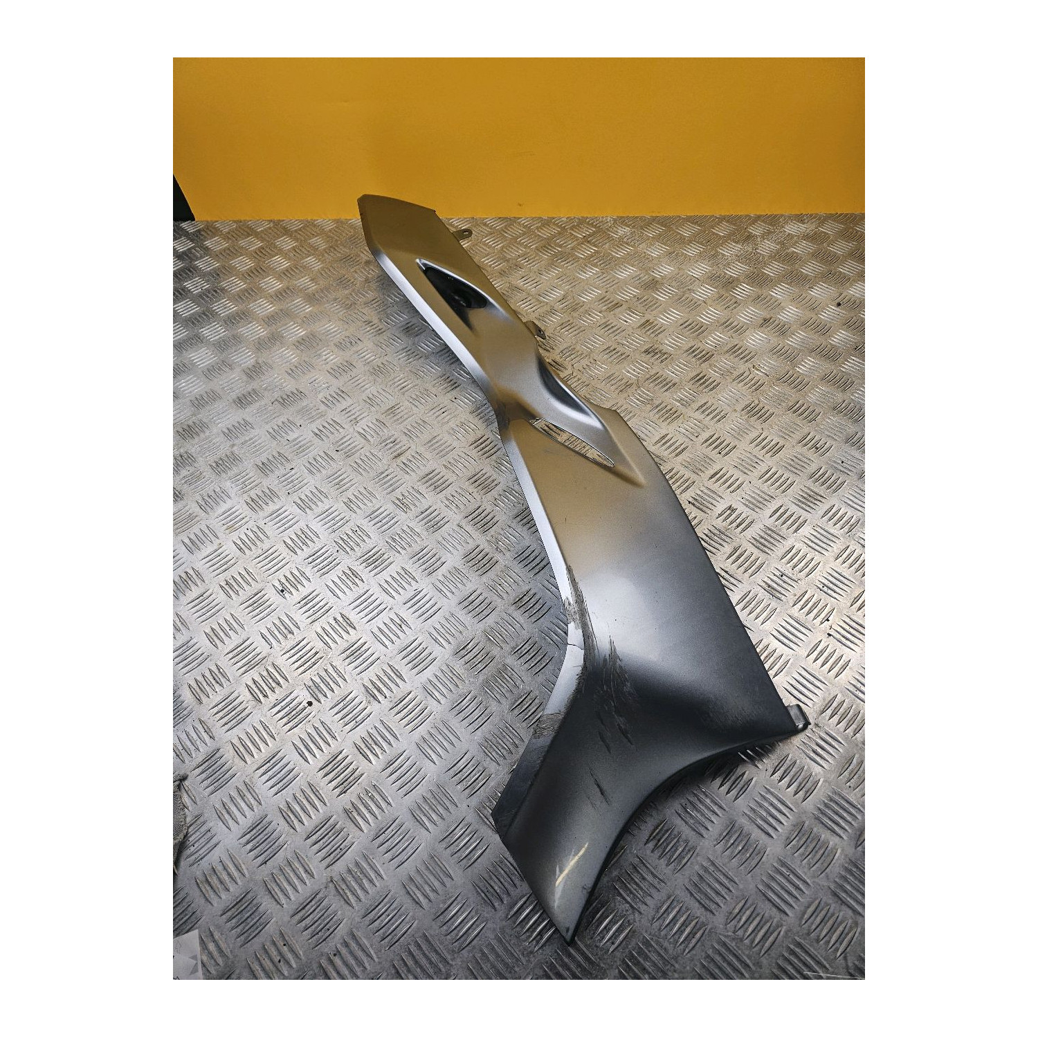 Bas de caisse droit pour SUZUKI BURGMAN 400 2011