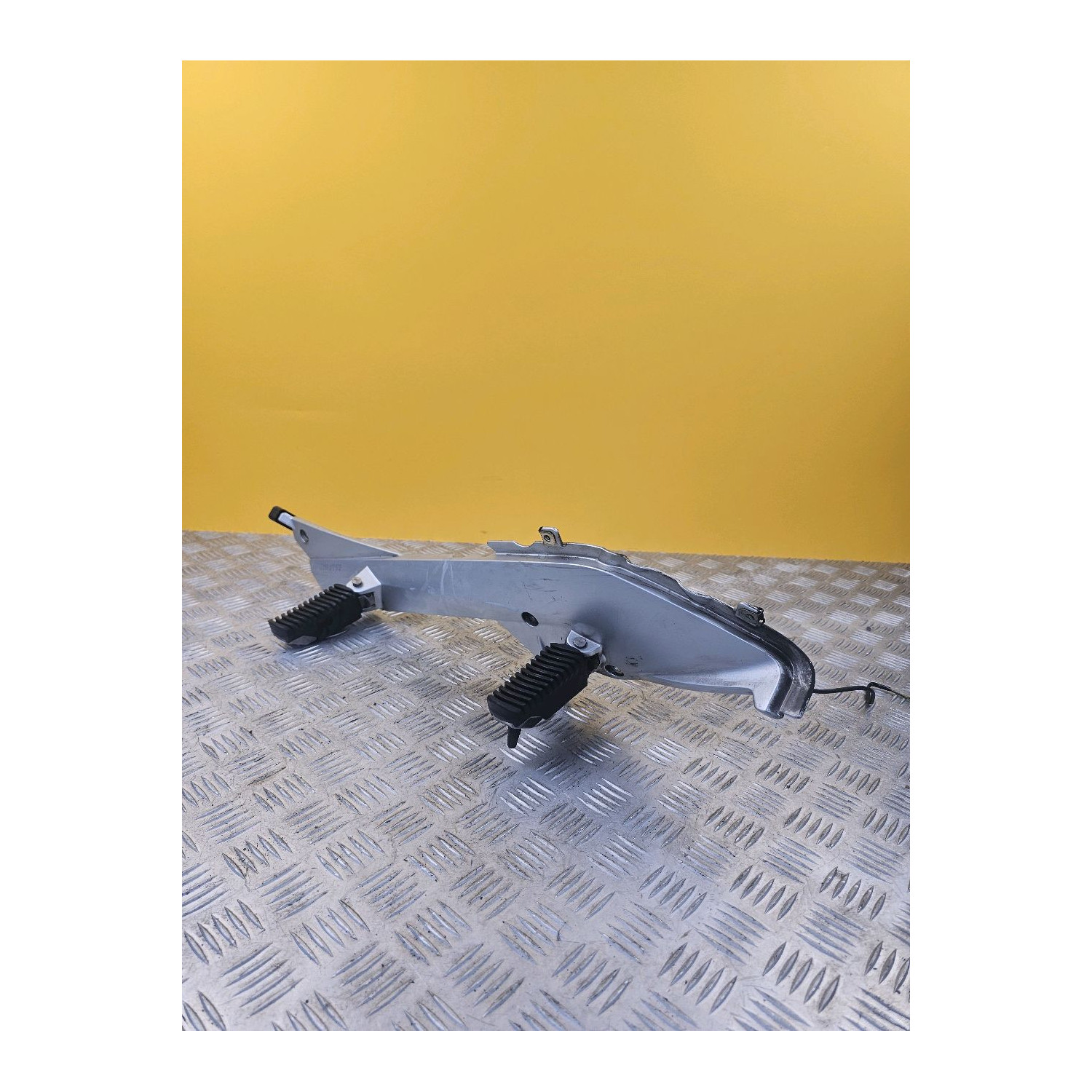 Platine repose pieds avant droite pour BMW R 1200 RT 2005
