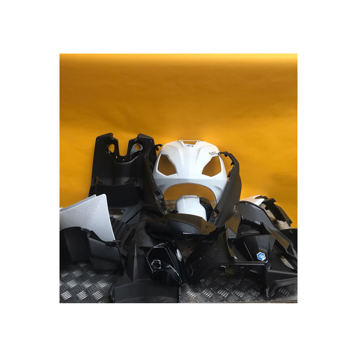 Kit carénage pour PIAGGIO ONE 1 125 2022