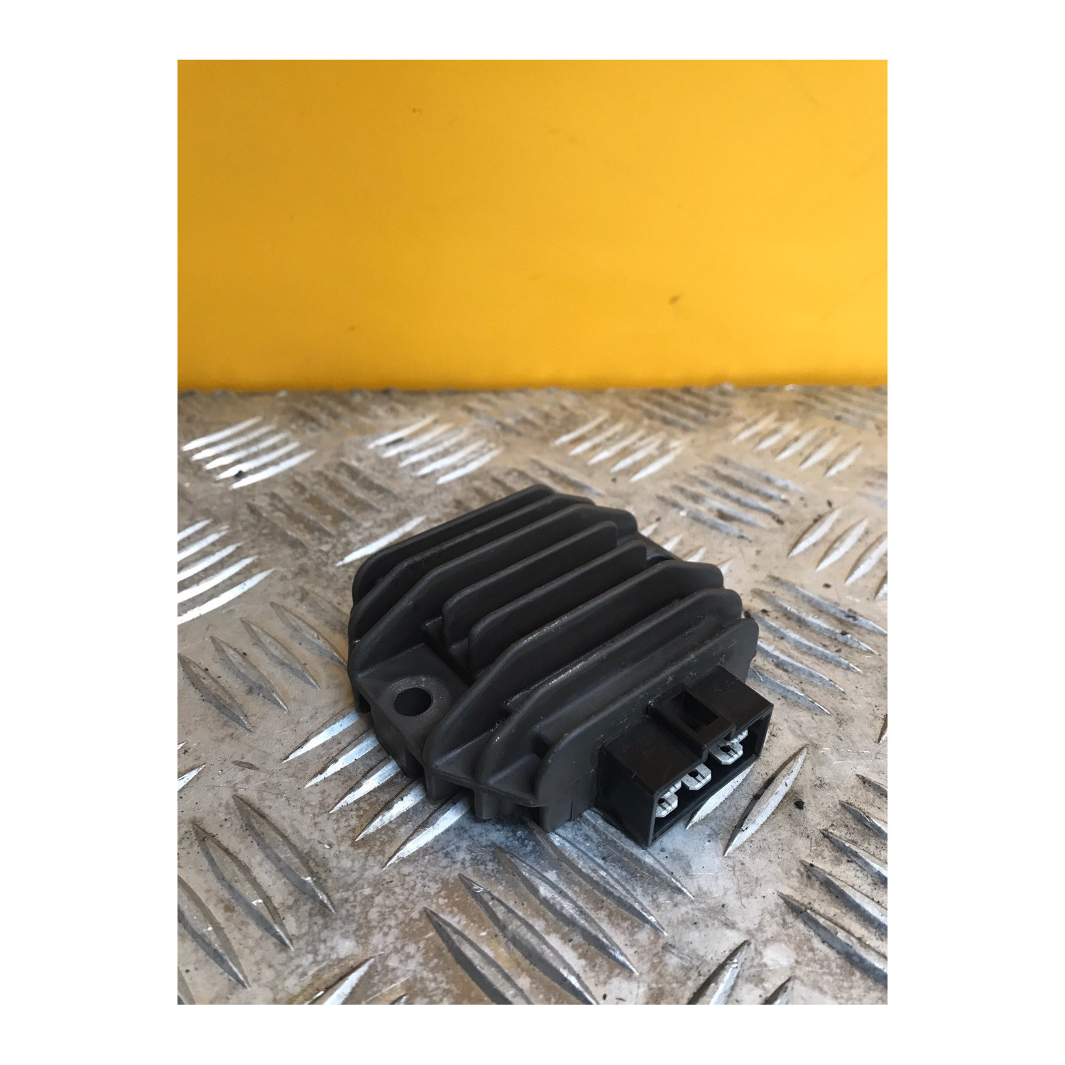 Régulateur de tension pour YAMAHA XMAX 125 2011