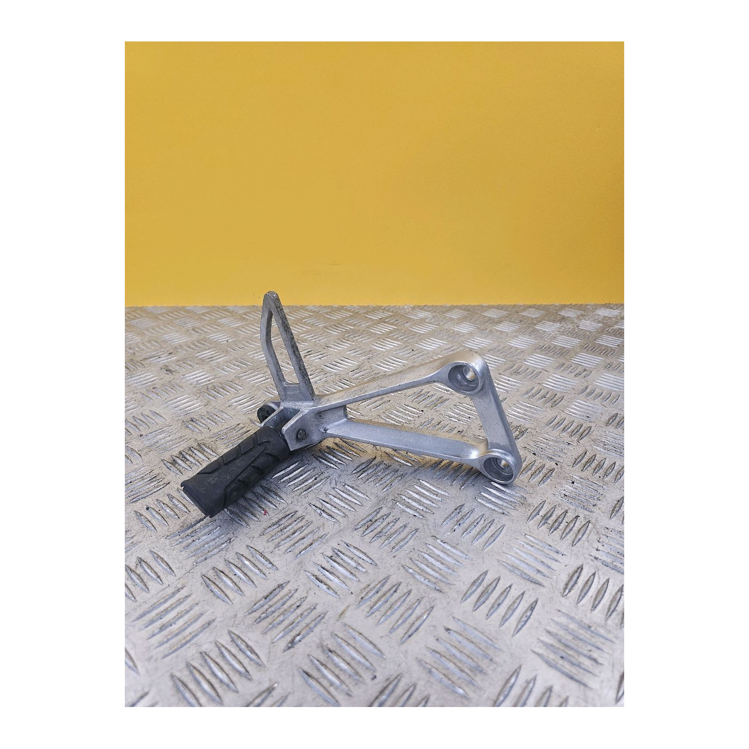 Platine repose pieds arrière droite pour HONDA CB 500 X 2018