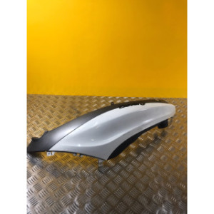 Cache latéral arrière sous selle gauche pour PIAGGIO BEVERLY 2020