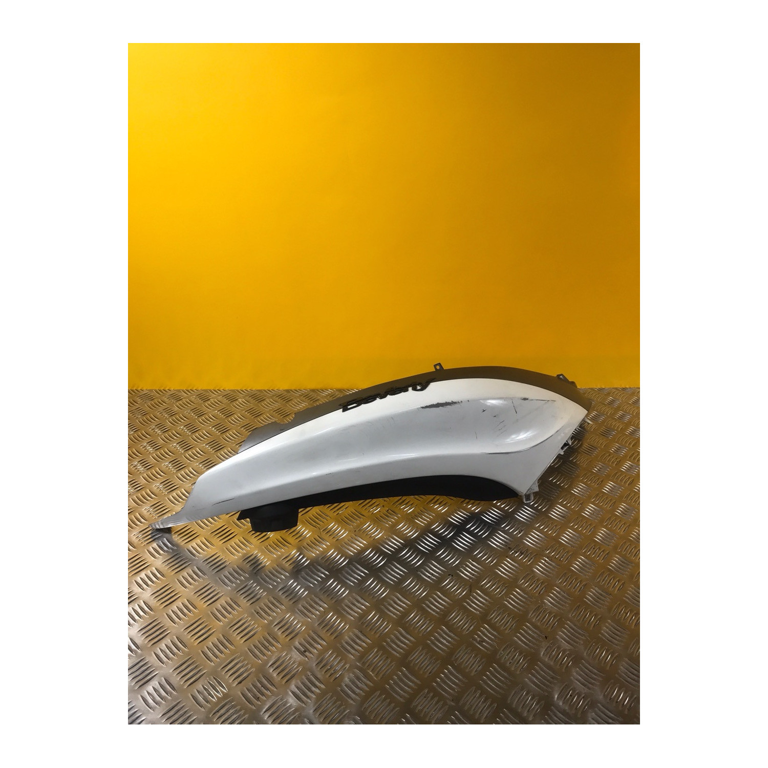 Cache latéral arrière sous selle droit pour PIAGGIO BEVERLY 2020