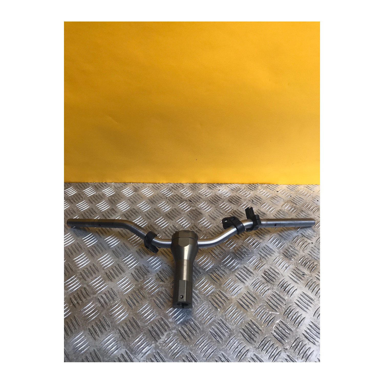Guidon une pièce pour MBK STUNT 50 2005