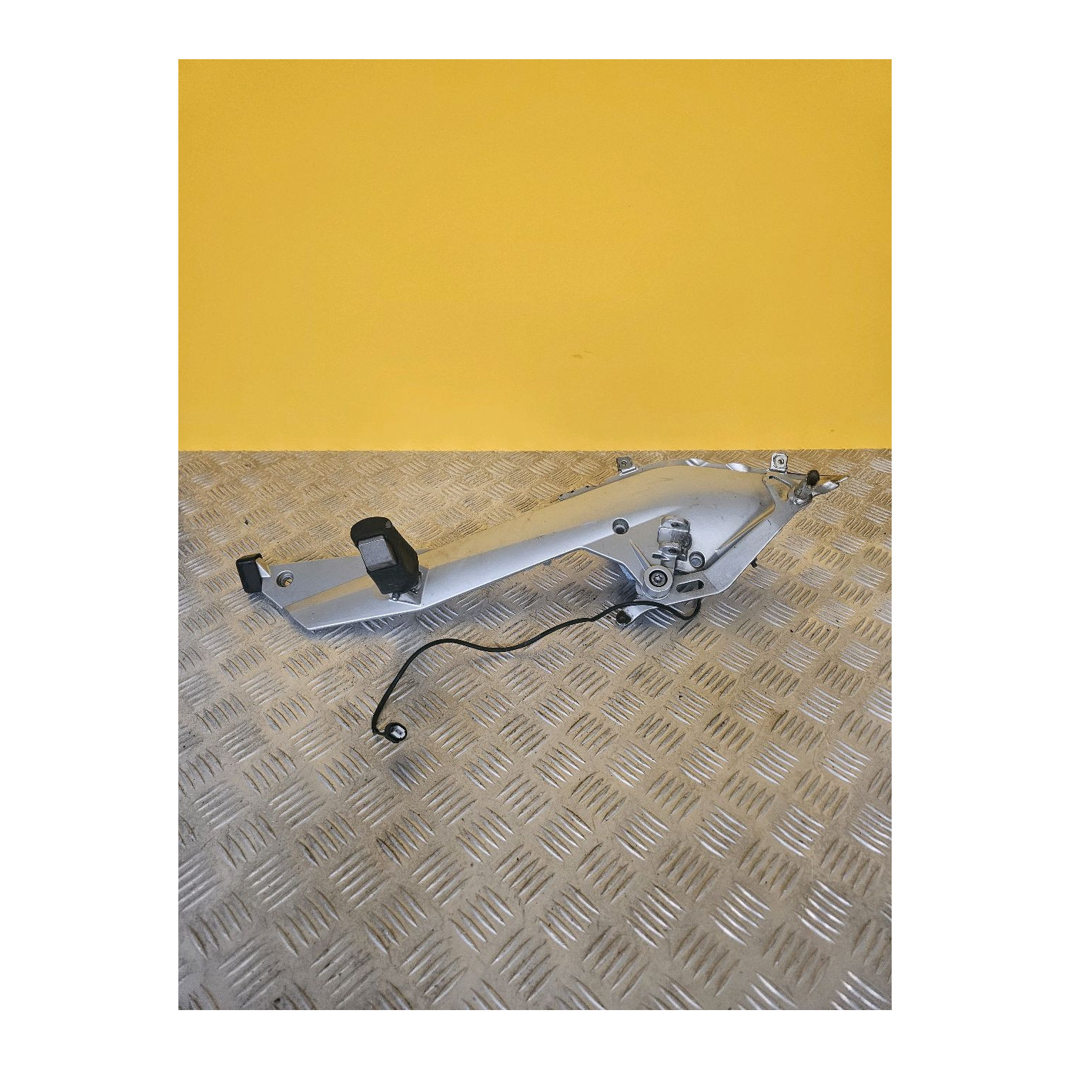 Platine repose pieds avant droite pour BMW R 1200 RT ABS 2005