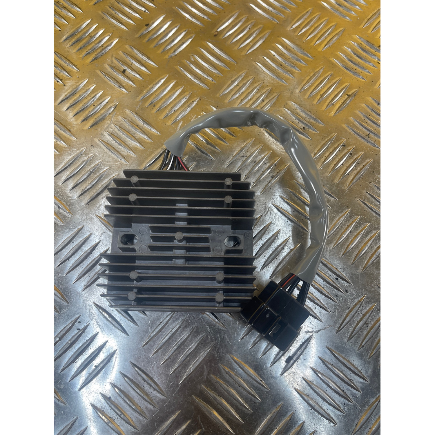 Régulateur de tension pour SUZUKI GSXR 1000 32800-44D11