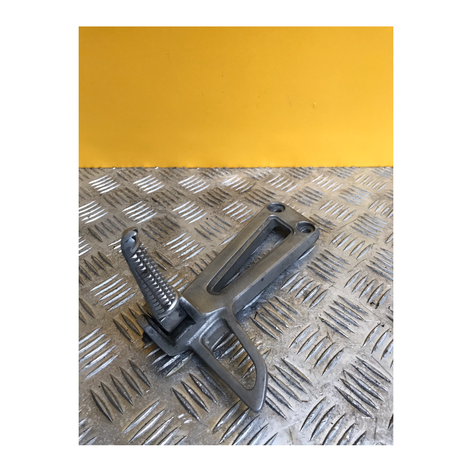Platine repose pieds arrière gauche pour YAMAHA TDR 125 1999
