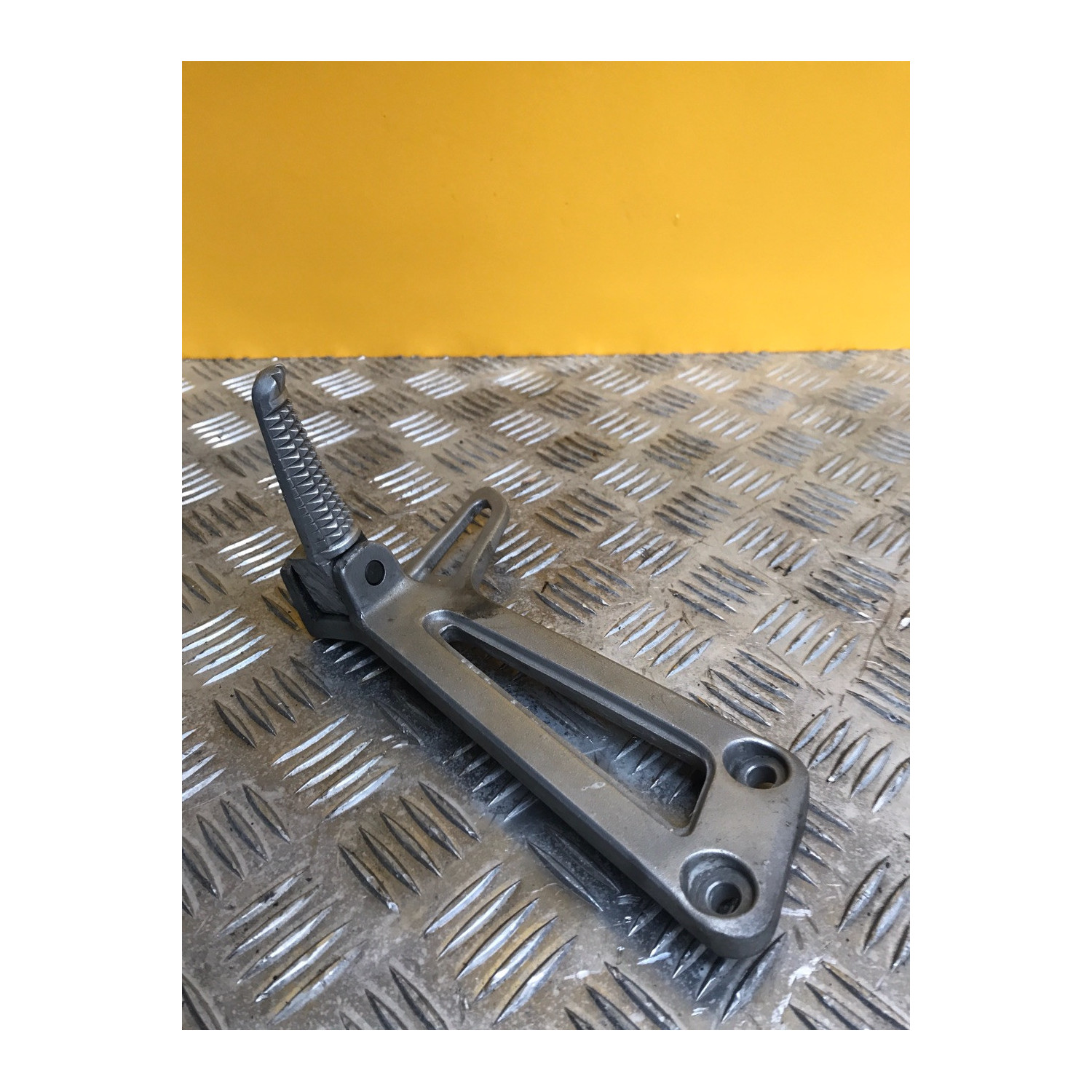 Platine repose pieds arrière droite pour YAMAHA TDR 125 1999
