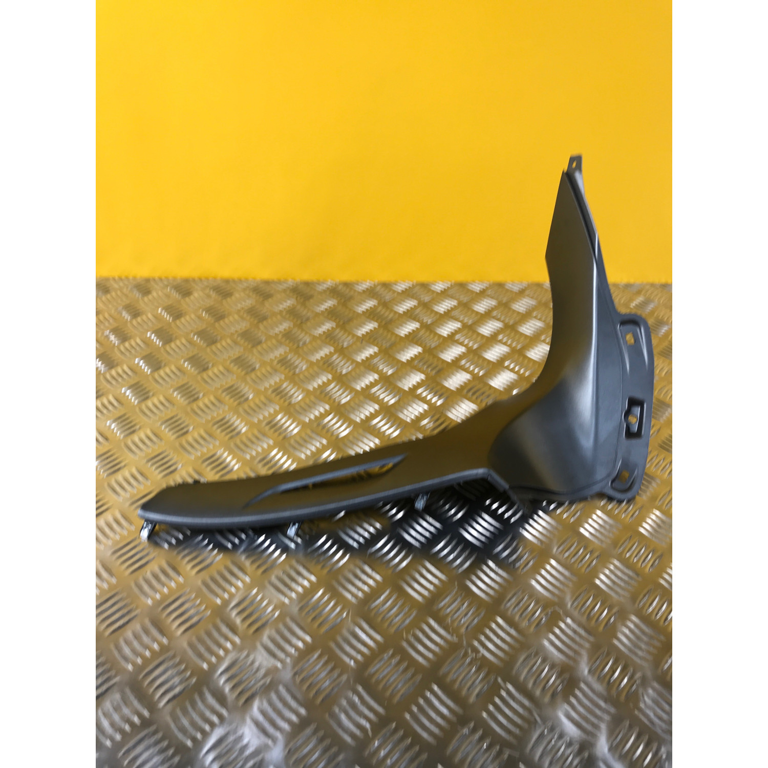 Cache latéral arrière sous selle gauche pour PIAGGIO BEVERLY 350 2020