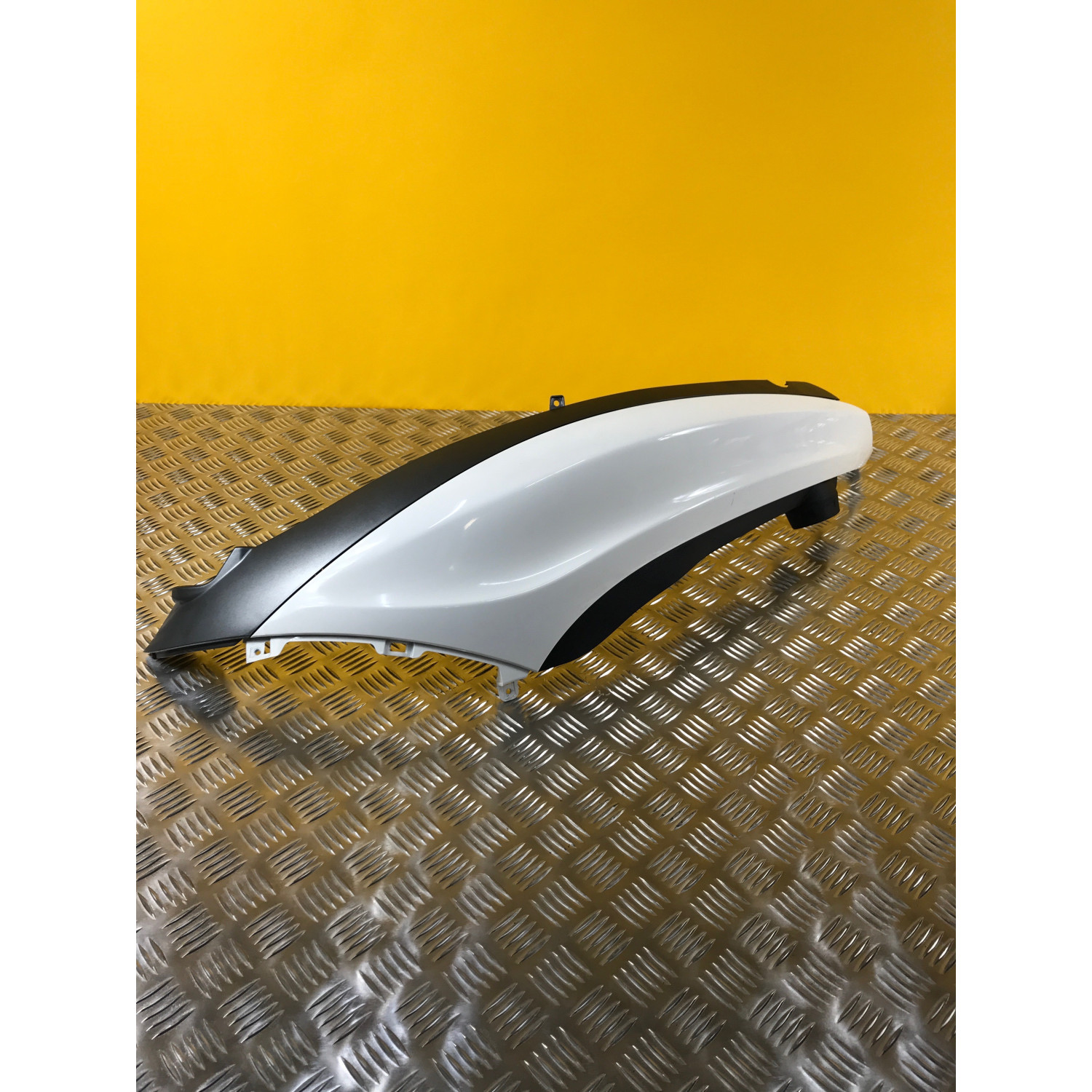 Demi coque arrière gauche pour PIAGGIO BEVERLY 350 2020