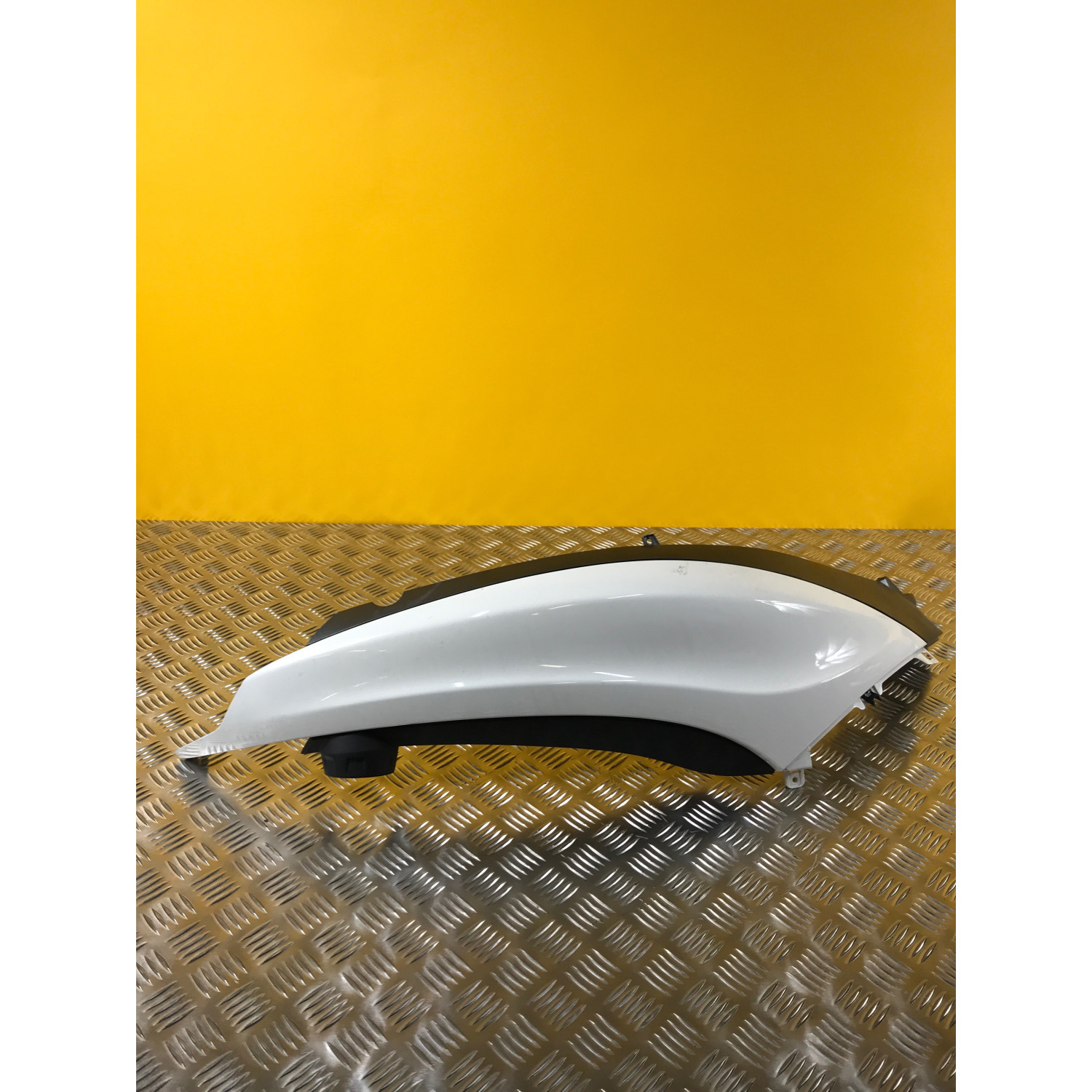 Demi coque arrière droite pour PIAGGIO BEVERLY 350 2020