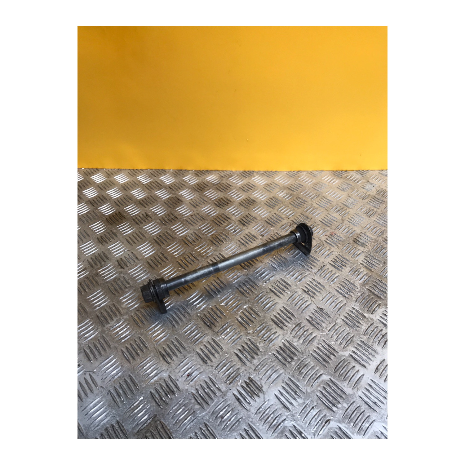 Axe de roue arrière pour SUZUKI GSXF 650 2014