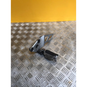 Platine repose pieds arrière gauche pour SUZUKI GSXF 650 2014