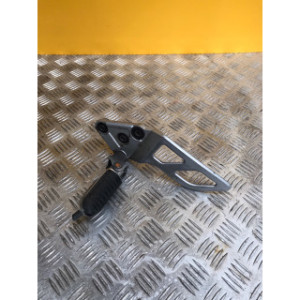 Platine repose pieds arrière gauche pour SUZUKI GSXF 650 2014