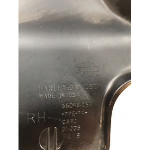Cache laterale droit pour HARLEY DAVIDSON TOURING 66048-09