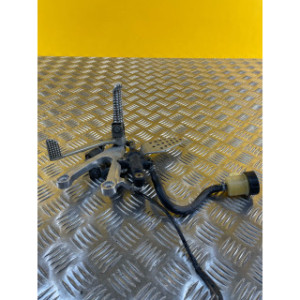 Platine repose pieds avant droite pour YAMAHA R 1 2002