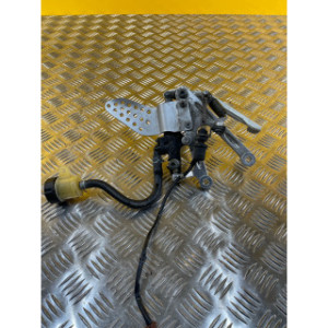 Platine repose pieds avant droite pour YAMAHA R 1 2002