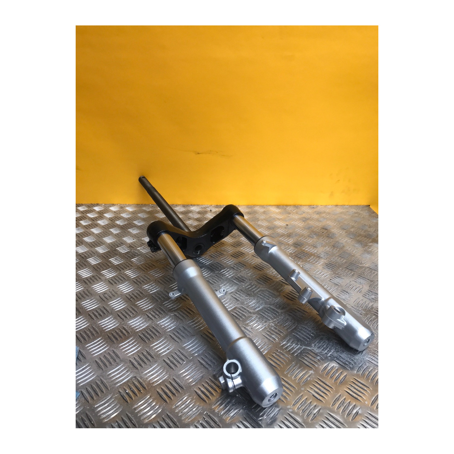 Fourche pour PEUGEOT CITYSTAR 125 785438GW