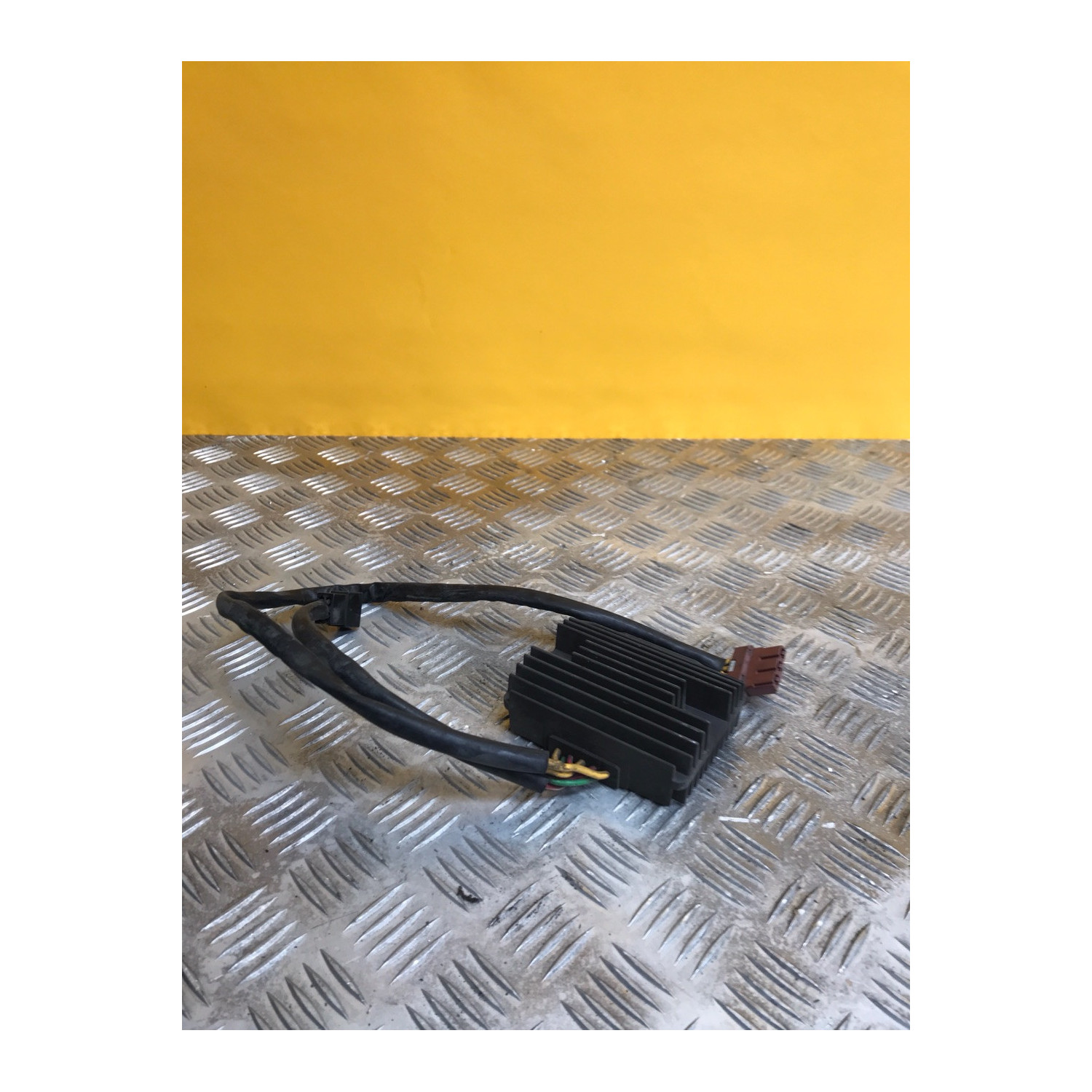 Régulateur de tension pour PIAGGIO MP3 400 2009