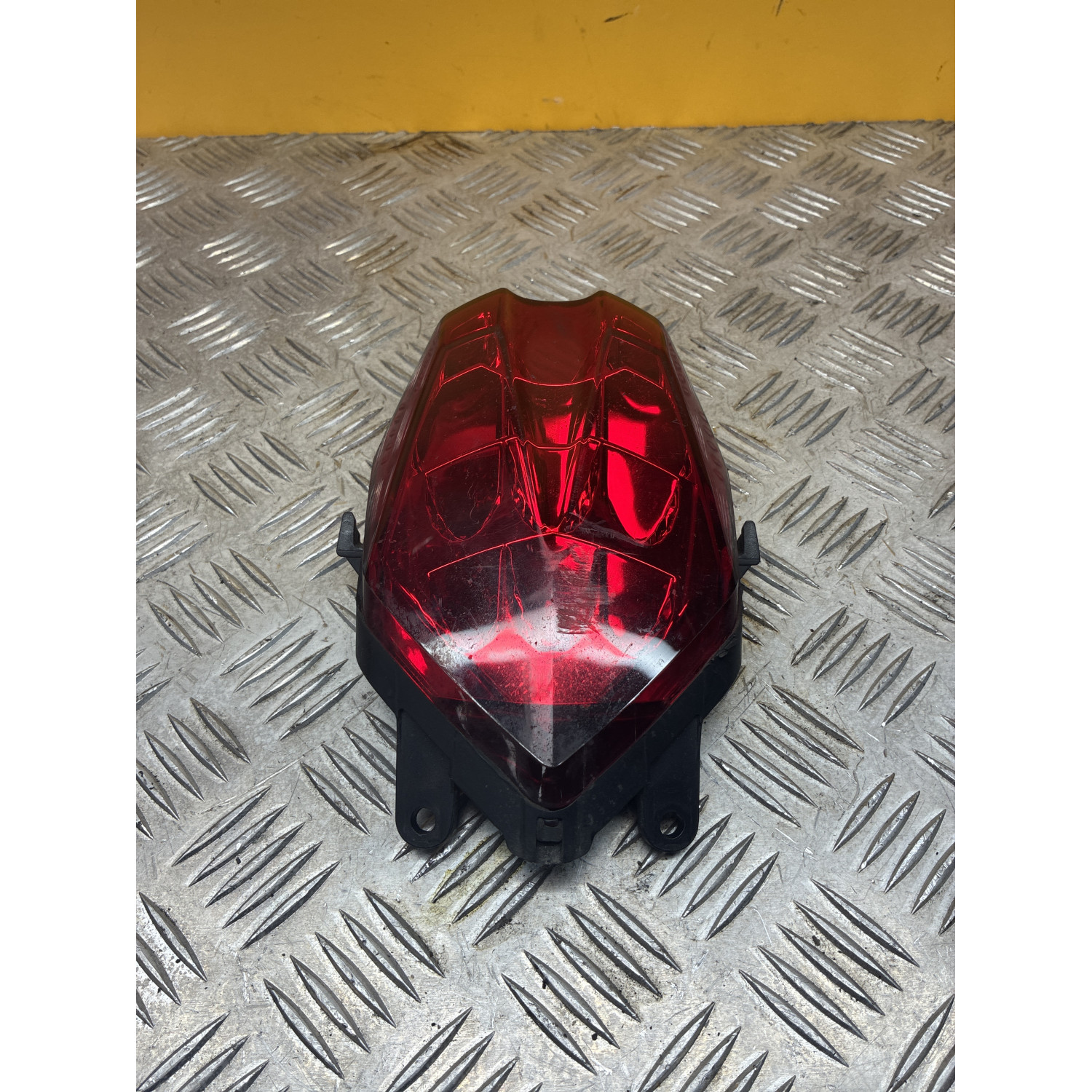 Feux arrière pour TRIUMPH STREET TRIPLE 660 2018
