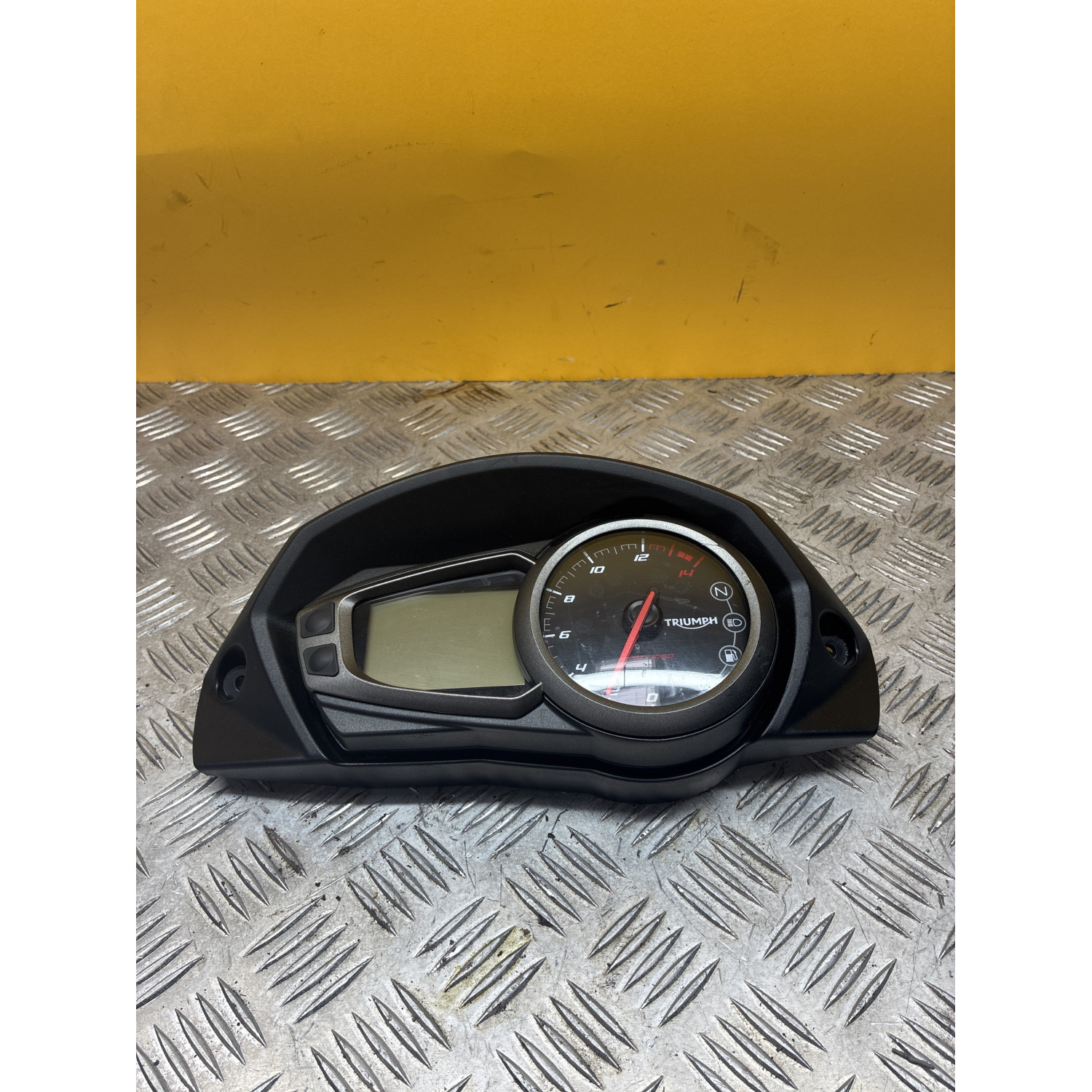 Compteur tableau de bord pour TRIUMPH STREET TRIPLE 660 2018