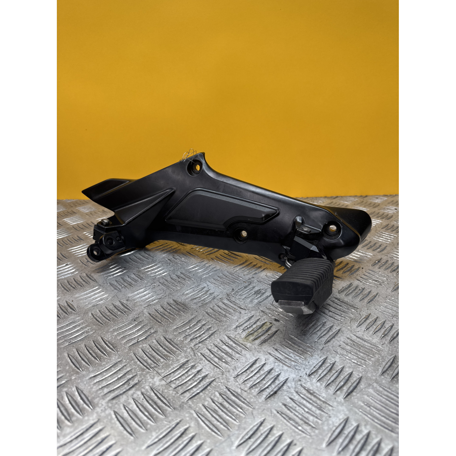 Platine repose pieds avant droite pour BMW K 1600 GT 2016