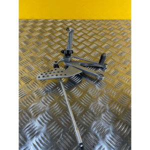 Platine repose pieds avant gauche pour YAMAHA R 1 2002