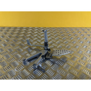 Platine repose pieds arrière droite pour YAMAHA R 1 2002