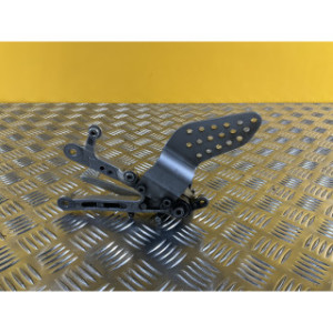 Platine repose pieds arrière droite pour YAMAHA R 1 2002