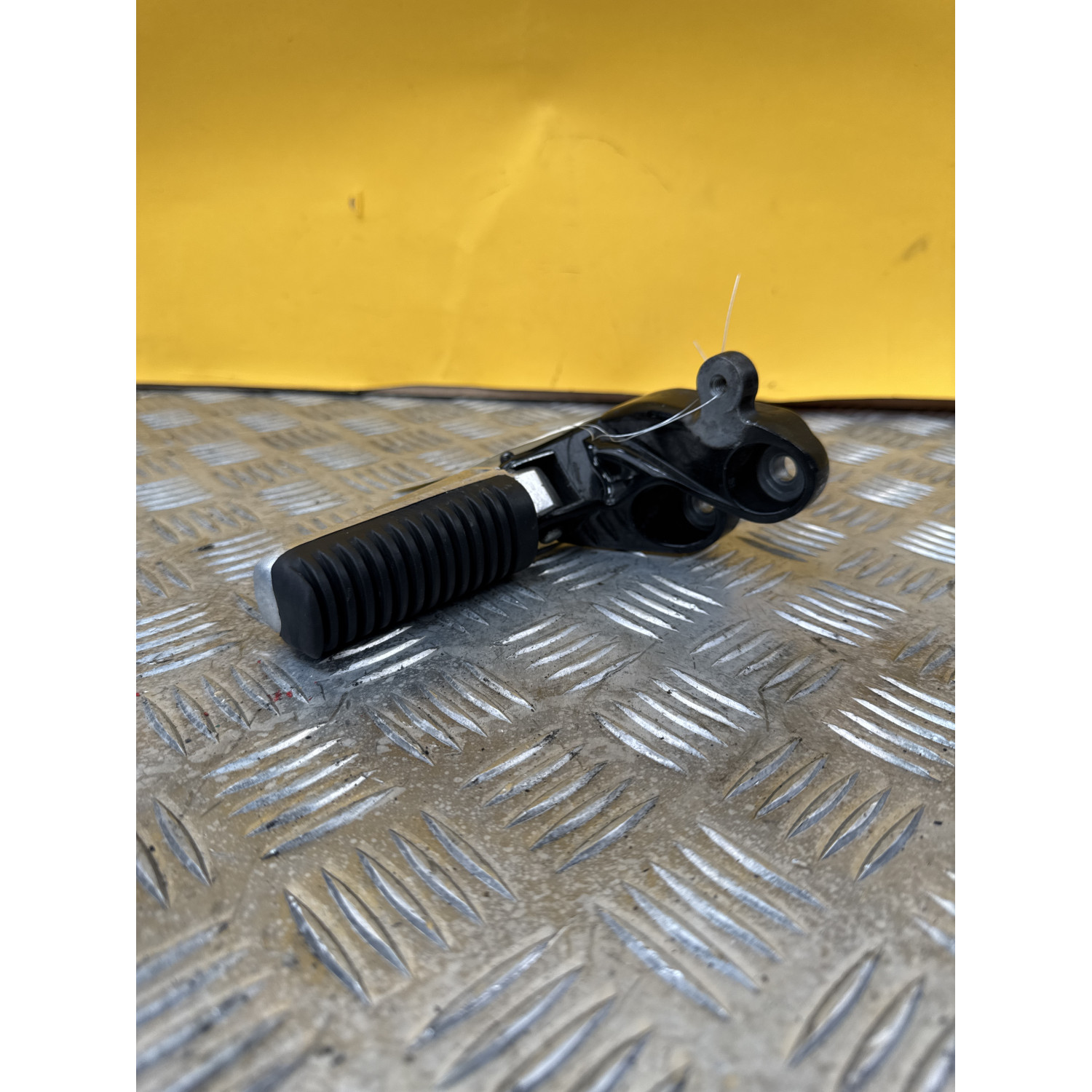 Repose pied arrière droit pour YAMAHA T MAX 530 2015