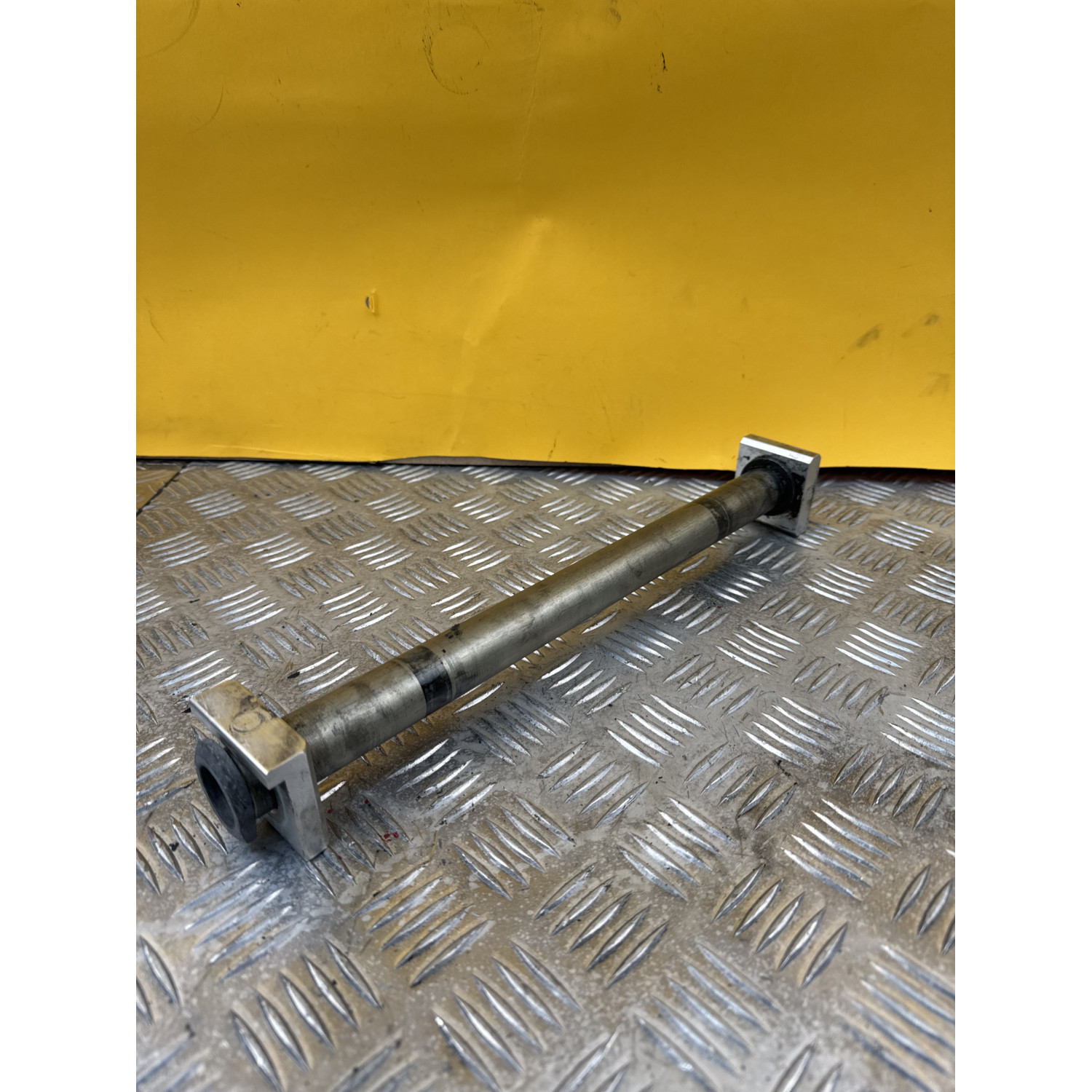Axe de roue arrière pour YAMAHA T MAX 530 2015